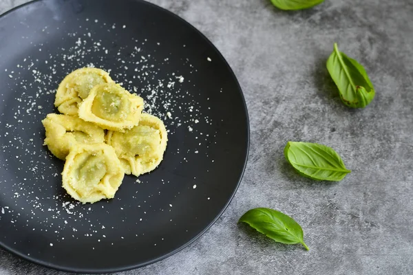 Home Made Vegetarian Italian Bio Egg Fresh Tortelloni Pasta Cheese — Stock Photo, Image