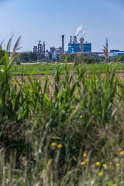 Arazinin ortasında sanayi kirliliği