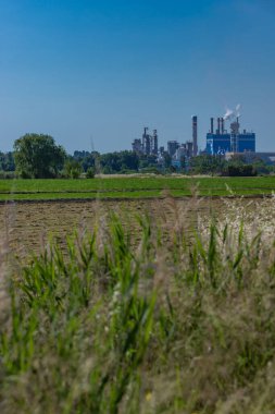 Arazinin ortasında sanayi kirliliği