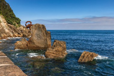 San Sebastian Ondarreta plajı, La Concha körfezi. Cantabrian Denizi, Bask Ülkesi, İspanya, Euskadi, rüzgar tarağı.