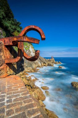 San Sebastian Ondarreta plajı, La Concha körfezi. Cantabrian Denizi, Bask Ülkesi, İspanya, Euskadi, rüzgar tarağı.