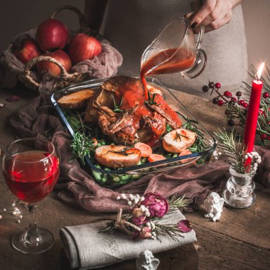 Destekli tavuk ile Noel öğle yemeği