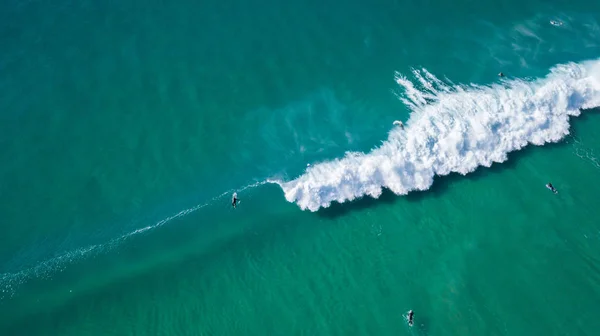 Surfistas Hermoso Día Disfrutando Las Olas Australia Fotografiados Desde Arriba —  Fotos de Stock