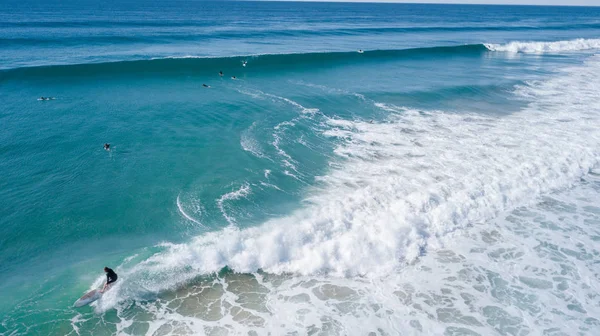 Surfistas Belo Dia Enyouing Ondas Austrália Fotografado Cima Usando Drone Fotografias De Stock Royalty-Free