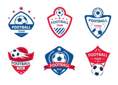 Futbol veya futbol kulübü Logos seti. Kalkan arka planlı futbol logosu tasarımları