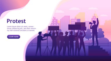 Büyük bir grup siluetli insan protesto ediyor.