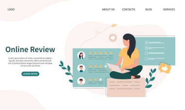 Çevrimiçi inceleme yapan genç bir kadın.