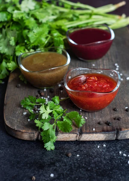 Salsas georgianas sobre fondo de piedra —  Fotos de Stock