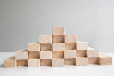 Mimari modele sahip ahşap blok kule, Planlama Alternatif Risk ve İş Stratejisi konsepti