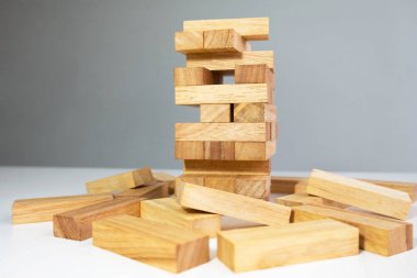 Mimari modele sahip ahşap blok kule, Planlama Alternatif Risk ve İş Stratejisi konsepti