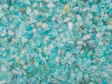 Mavi Apatit doğa Mineral Gemstones kaba kristaller beyaz arka plan üzerinde şifa grubu