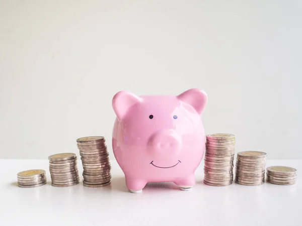 Pink Piggy bank standing between coins bar graph, Saving money for future plan and retirement fund concept — Stock Photo, Image