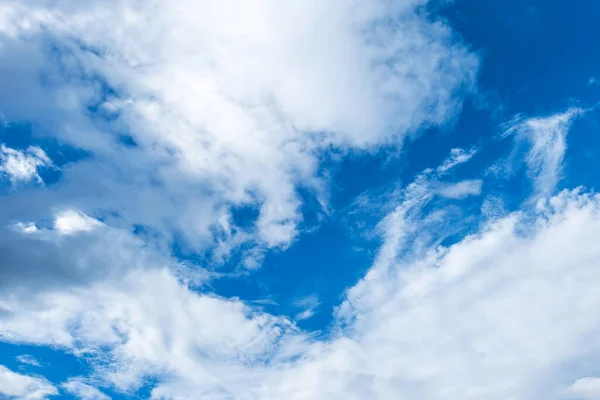 Nubes Blancas Negras Hermoso Cielo Azul — Foto de Stock