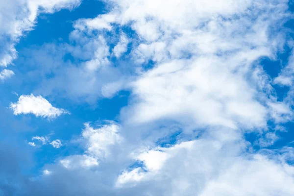 Nubes Blancas Negras Hermoso Cielo Azul — Foto de Stock