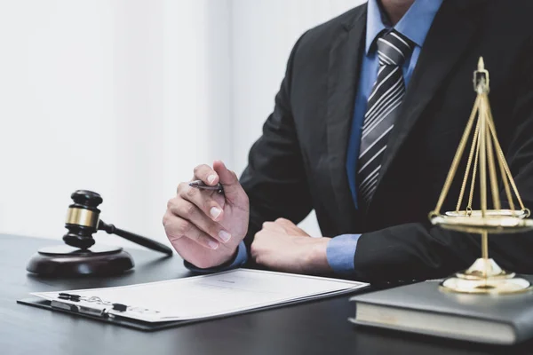 Picture Male Lawyer Providing Service Consult Business Dispute — Stock Photo, Image