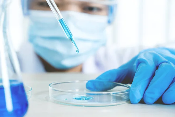 Scientists Hold Pipette Drop Blue Chemical Liquid Research Analysis Laboratory — Stock Photo, Image