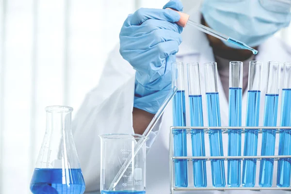 Scientists Hold Pipette Drop Blue Chemical Liquid Research Analysis Laboratory — Stock Photo, Image