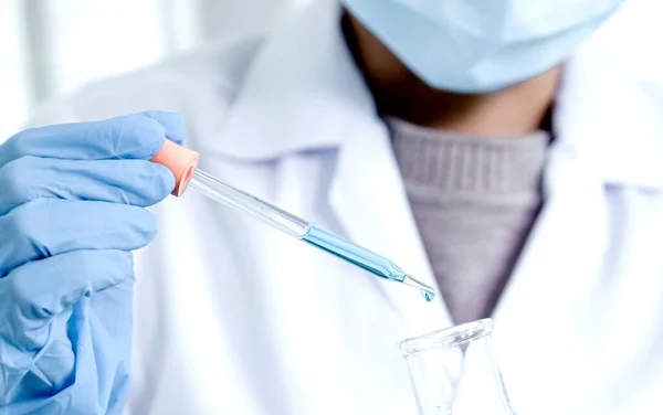 Scientists Hold Pipette Drop Blue Chemical Liquid Research Analysis Laboratory — Stock Photo, Image