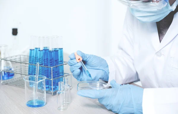 Scientists Hold Pipette Drop Blue Chemical Liquid Research Analysis Laboratory — Stock Photo, Image