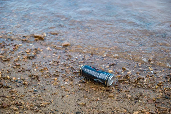 湖のビーチに残すことができます — ストック写真