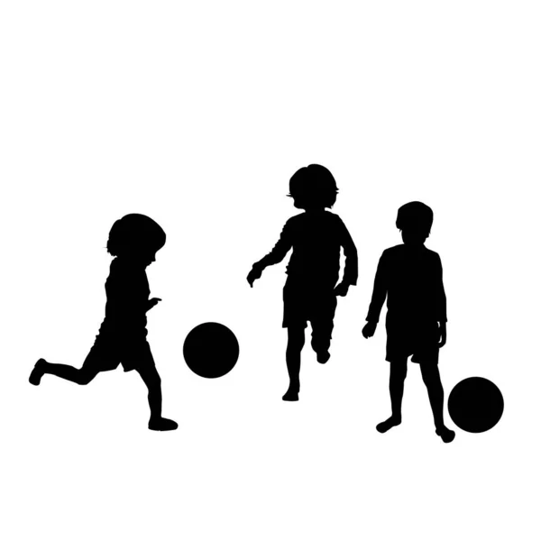 Силуэты футбольных детей — стоковый вектор