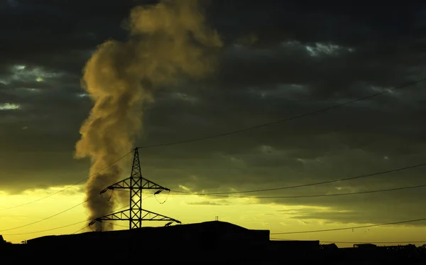 Fumar pylon amanecer —  Fotos de Stock