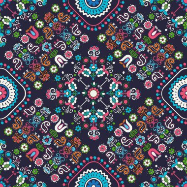 Geleneksel Macar nakışından esinlenilmiş kusursuz desen tasarımı