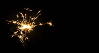 Siyah arka planda Noel maytap. Bengal ateşi