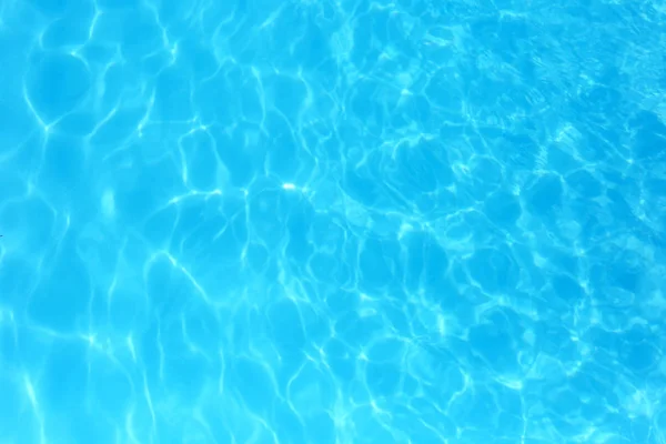 Синій колір води в басейні стиглі деталі води фон — стокове фото