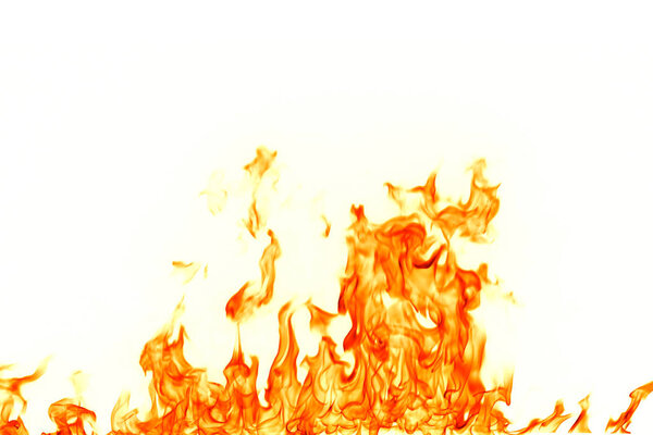 Огонь пламя изолированы на белом фоне.