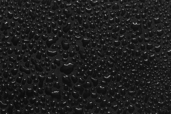 Siyah arkaplanda su damlacıkları
