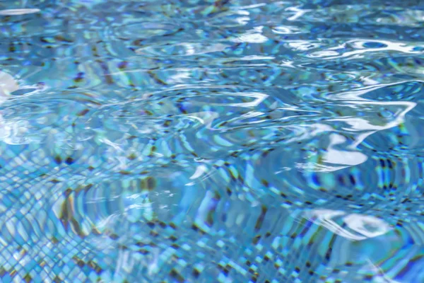 Acqua in piscina increspato dettaglio acqua sfondo — Foto Stock