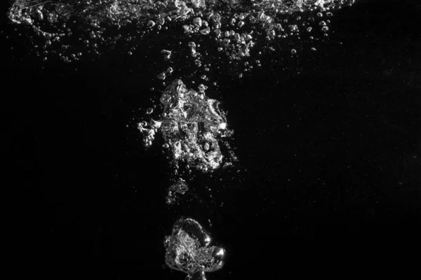 Bílé bubliny pod vodní pozadí — Stock fotografie