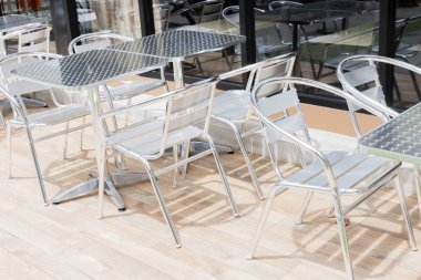 Retro tarzı paslanmaz çelik restoran masa ve sandalyeler bir o