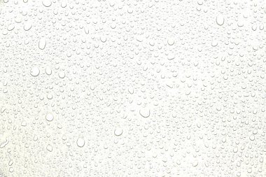 Beyaz arka planda su damlası kavramı