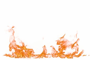 Beyaz arkaplanda yangın alevleri izole edildi