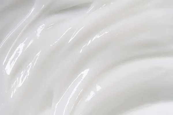 The white surface of the cream lotion softens the background. — Stock Photo, Image