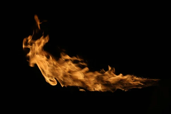 Ogień płomienie na czarnym tle. — Zdjęcie stockowe