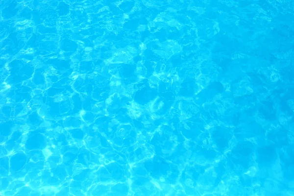 Yüzme havuzunda mavi renkli su dalgalı su detay backgroun — Stok fotoğraf