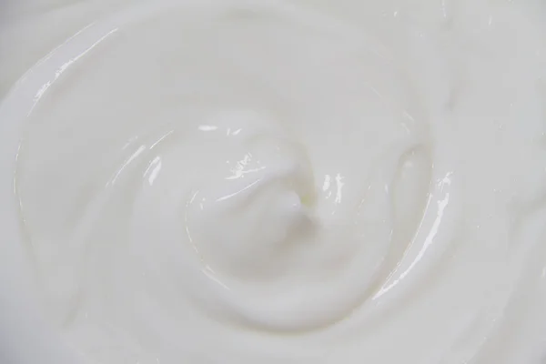 Die weiße Oberfläche der Creme Lotion weicht den Hintergrund auf. — Stockfoto