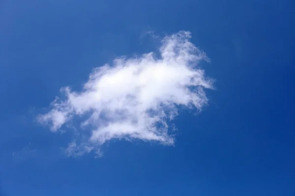 Cielo parcialmente nublado —  Fotos de Stock