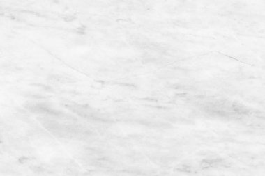 Doğal arka planlı beyaz mermer döşeme.