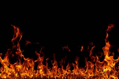 alevler siyah arkaplanda.