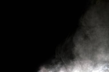 dumanı siyah arkaplanda