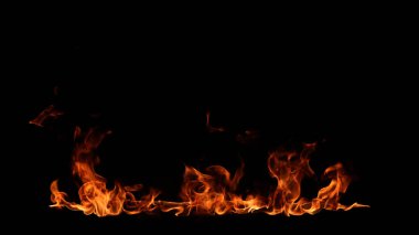 alevler siyah arkaplanda.