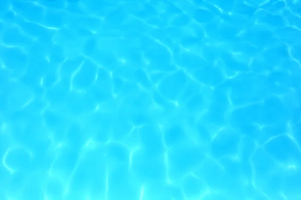 Blaue Farbe Wasser im Schwimmbad kräuselte Wasser Detail Hintergrund — Stockfoto