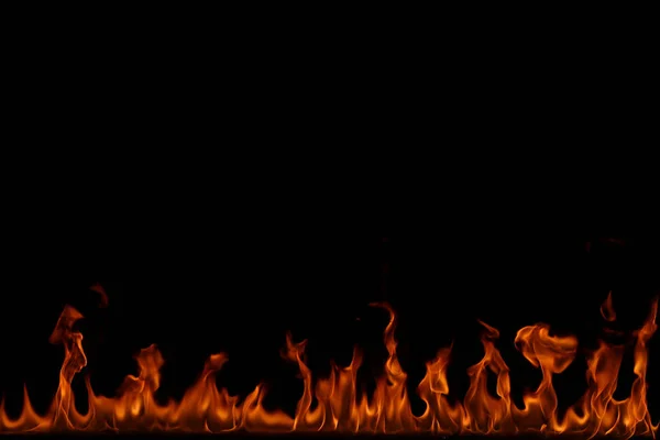 Llamas de fuego sobre fondo negro. — Foto de Stock