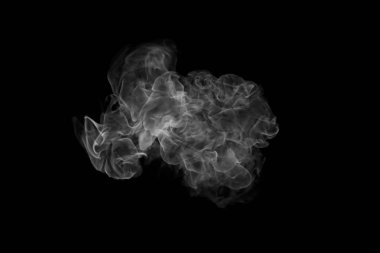 Siyah arkaplanda beyaz duman izole 