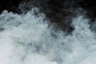 dumanı siyah arkaplanda.