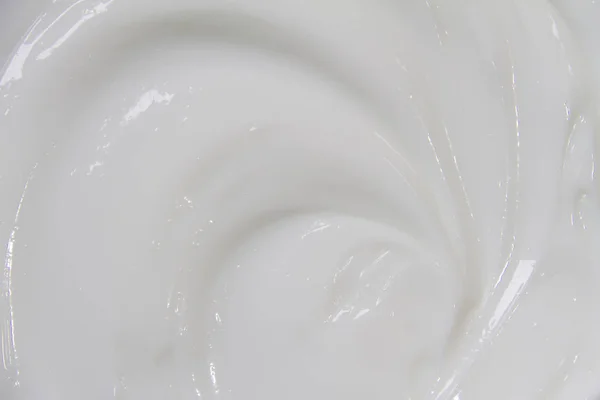 Het witte oppervlak van de crème lotion verzacht de achtergrond. — Stockfoto